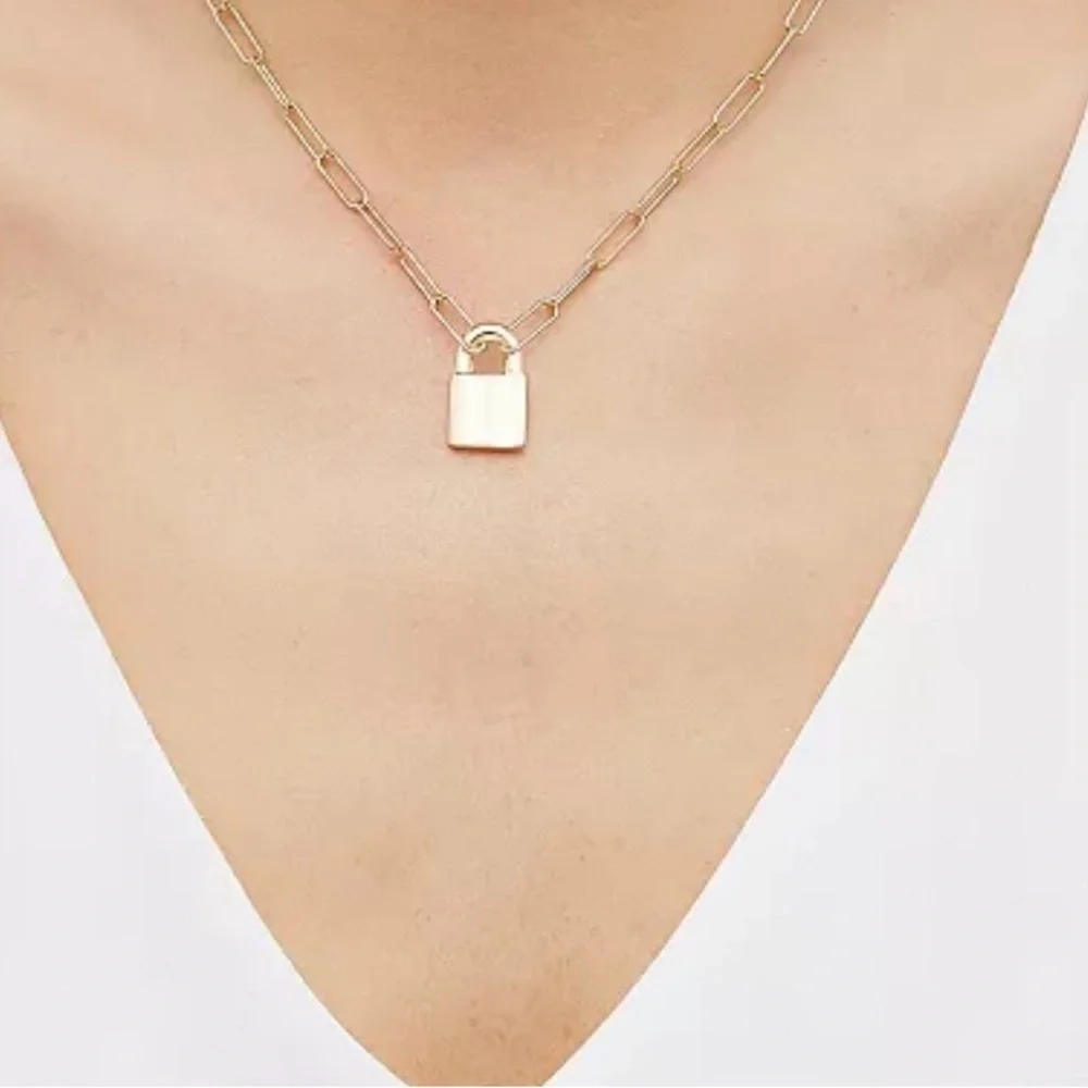 Padlock Paperclip Link Pendant‎ 18